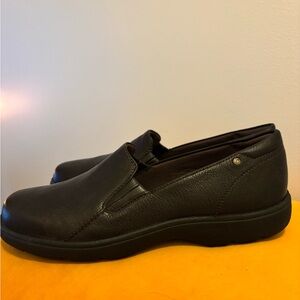 Rockport by Adidas women’s shoes. Size 7 1/2. Colour is dark brown leather.